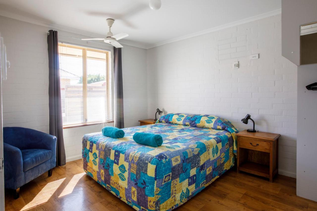 Shark Bay Seafront Apartments Denham Zewnętrze zdjęcie