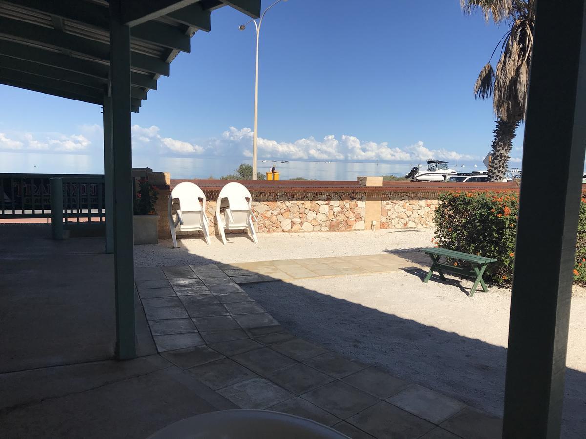 Shark Bay Seafront Apartments Denham Zewnętrze zdjęcie