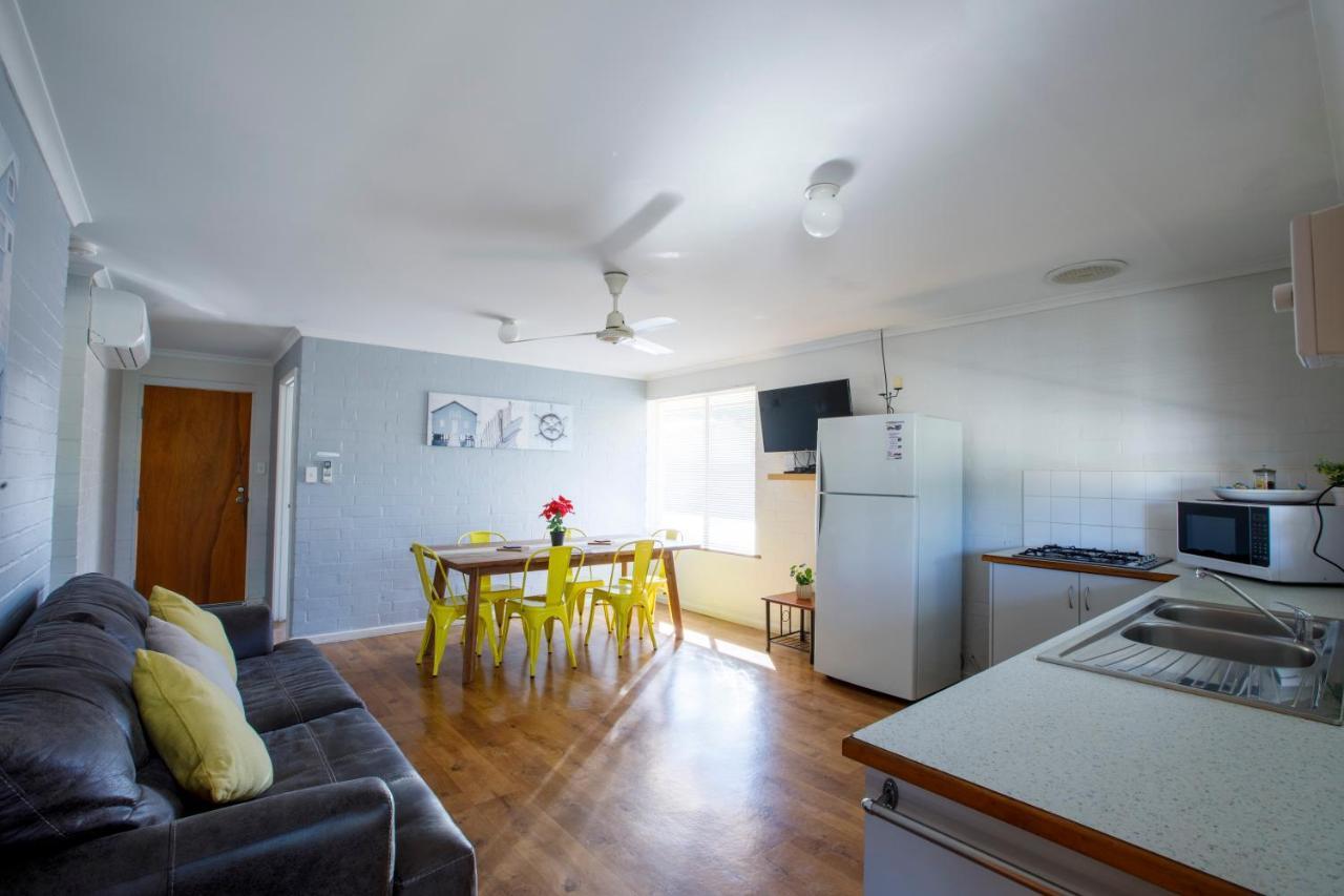Shark Bay Seafront Apartments Denham Zewnętrze zdjęcie