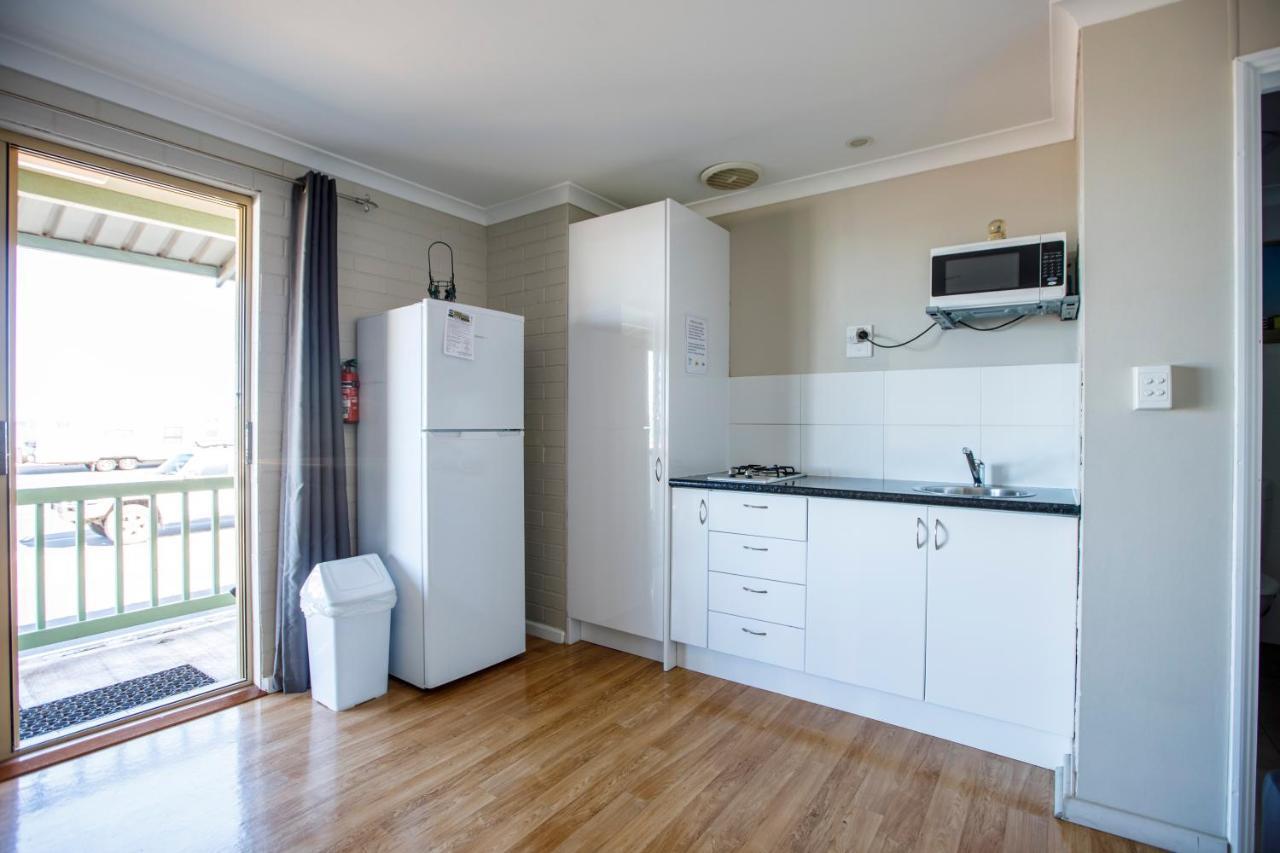 Shark Bay Seafront Apartments Denham Zewnętrze zdjęcie