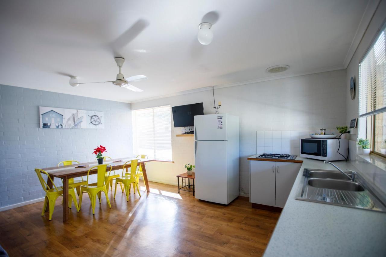 Shark Bay Seafront Apartments Denham Zewnętrze zdjęcie